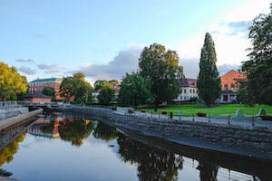 Bild på en kanal i staden Västerås